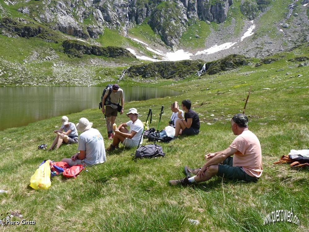 21 Pic-nic del gruppo al Lago di Val Sambuzza.JPG